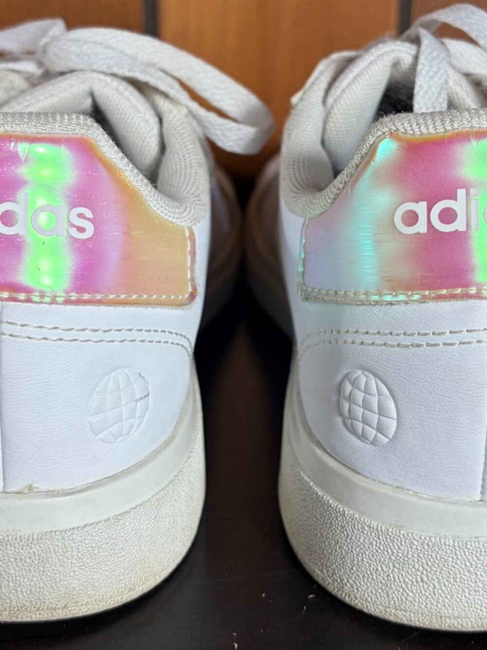 Adidas Grand Court 2.0 White w/ Iridescent Pink Stripes Womens Sz 8.5 Mens 6.5 - Picture 6 of 9